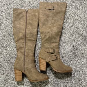 Women’s heeled boots size 7.5